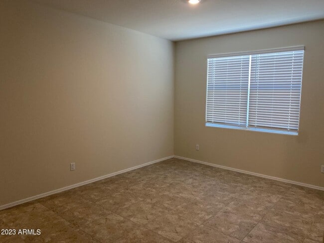 Building Photo - 1070 W Falls Canyon Dr