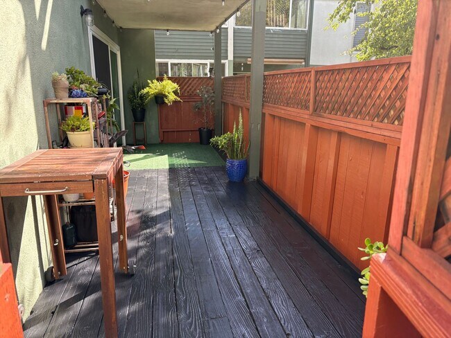 Building Photo - 2+2 Buenaventura Gardens Condo