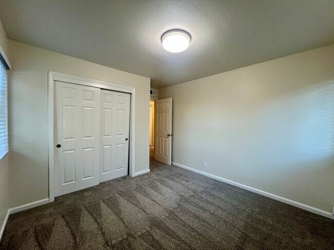 Building Photo - Renovated 2-bedroom, 1-bath Unit