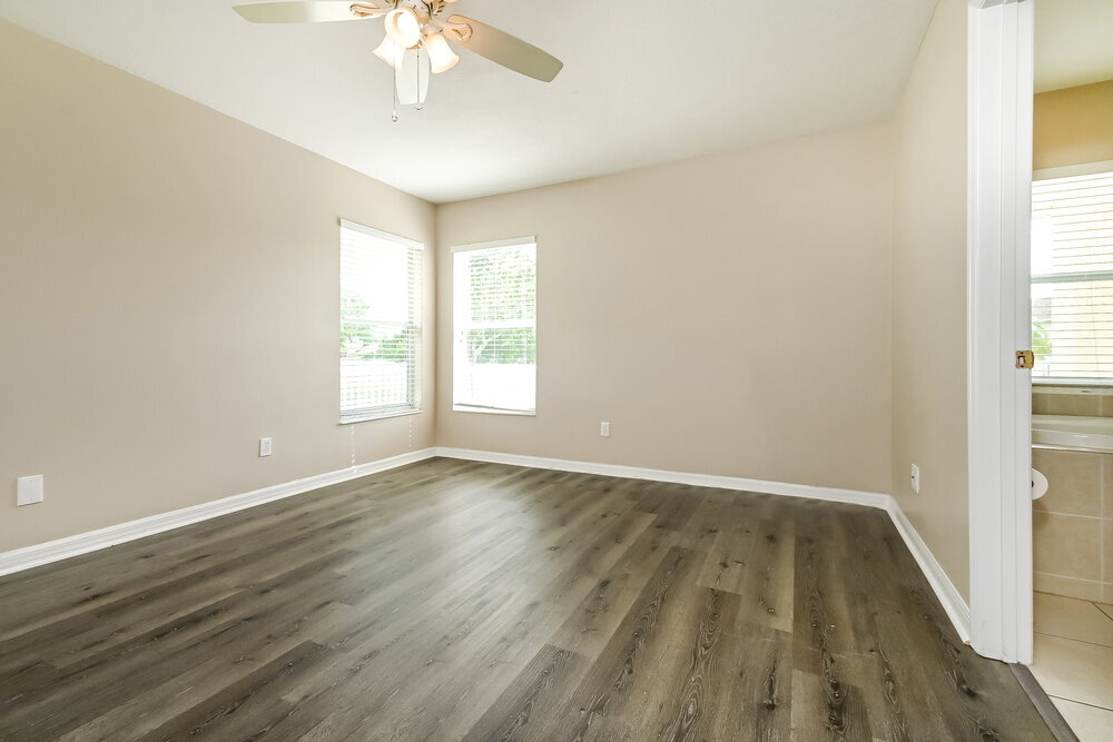 Building Photo - 15215 Searobbin Dr