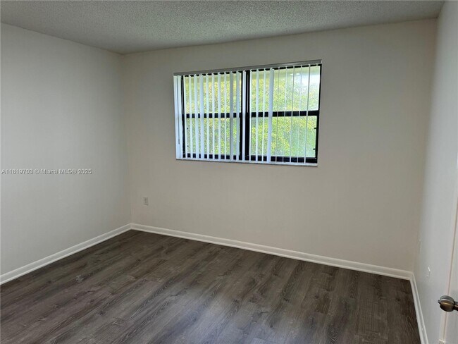 Building Photo - 9977 Nob Hill Ln
