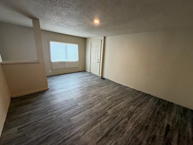 Building Photo - 601 Woodbury-W