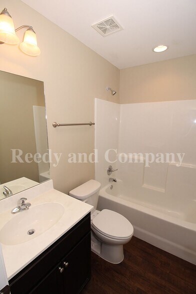 Building Photo - 5023 Acorn Dr