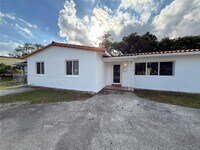 Building Photo - 1120 NW 32nd Ct