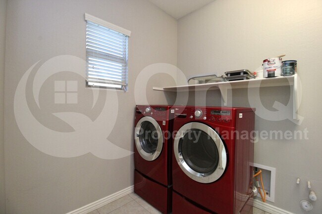 Building Photo - 4247 E Comstock Dr