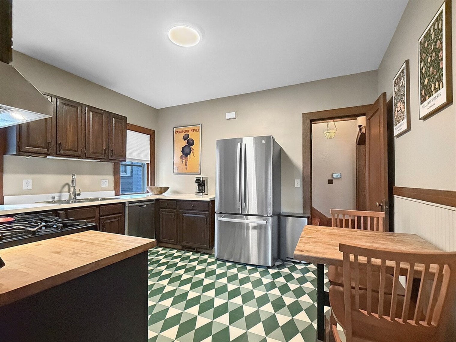 Building Photo - 410 Wellington Ave