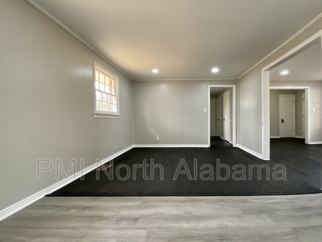 Building Photo - 69 E Lakeside Dr