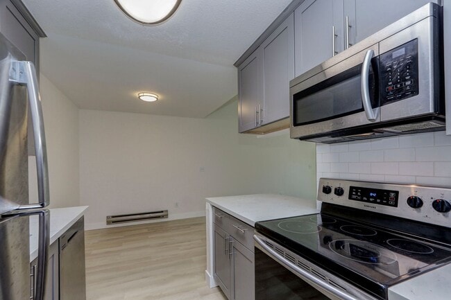 Building Photo - 845 Woodside Way