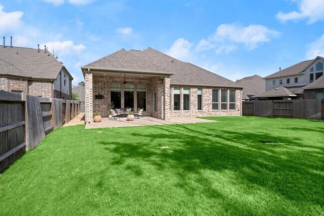 Building Photo - 16711 Arboleda Dr