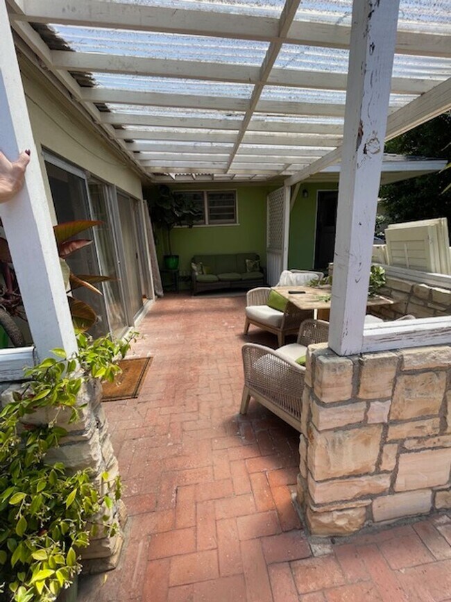 Building Photo - Westchester Home Perfect for Plant/Garden ...