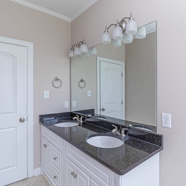 Building Photo - 109 Willow Pond Dr