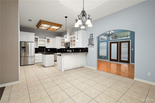 Building Photo - 2 S Alamo Rd