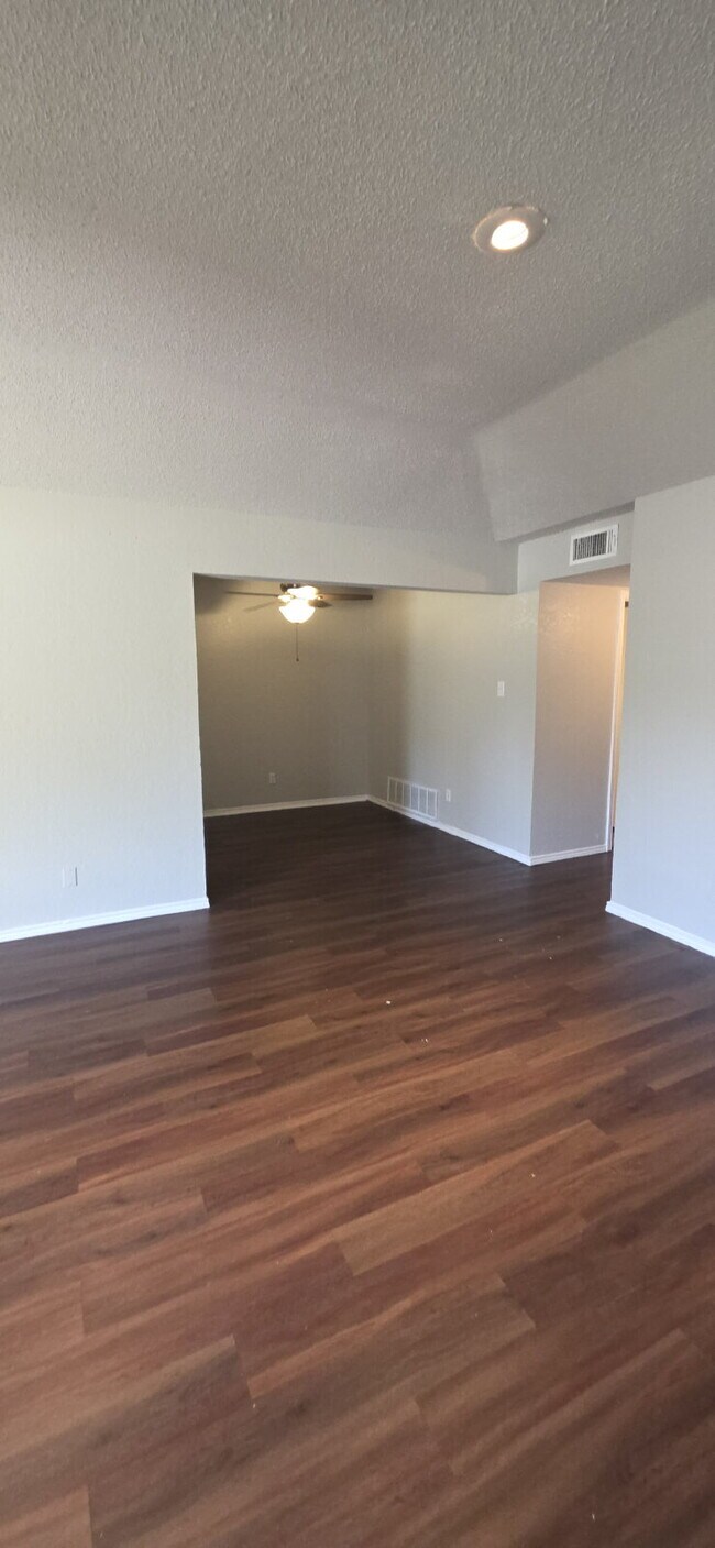 Building Photo - Move In Special of 1/2 OFF 1st Month Rent - Welcome to this beautifully updated duplex!!!