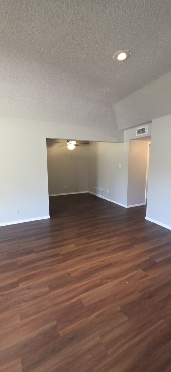 Building Photo - Welcome to this beautifully updated duplex!!!