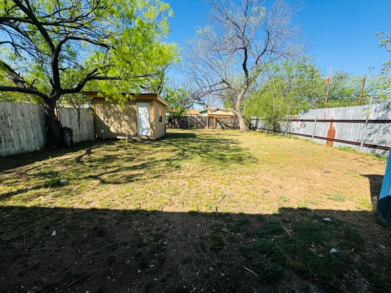 Building Photo - 1405 Hassell St