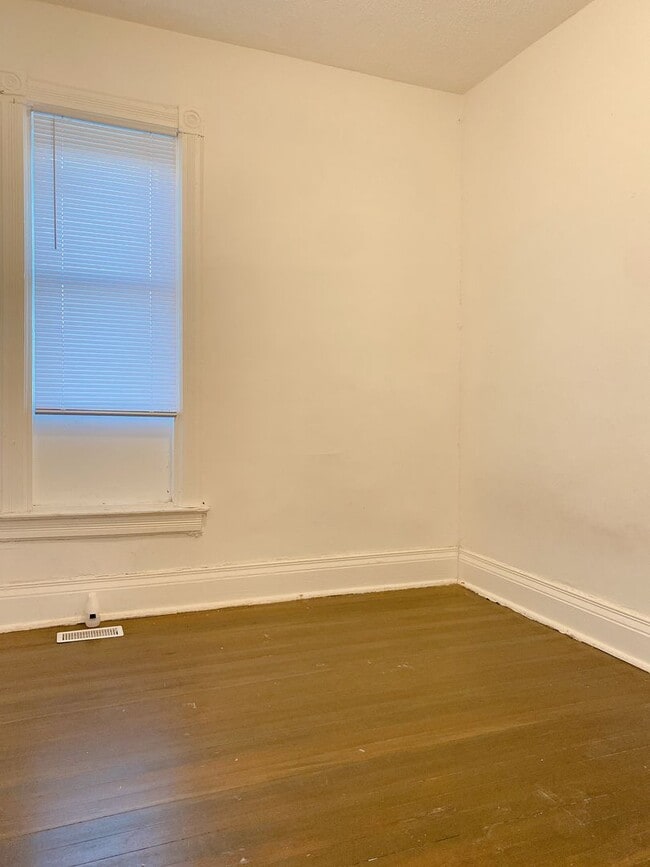 Building Photo - 3 bed 1 bath