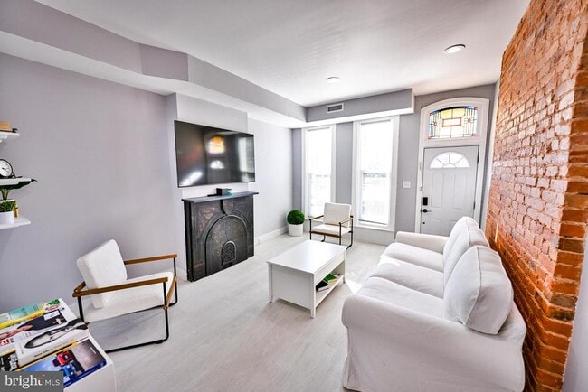 Building Photo - 1015 Riverside Ave