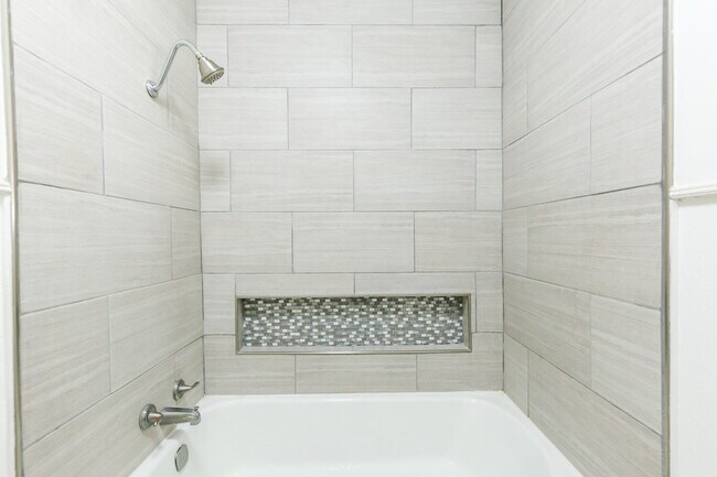 Building Photo - Newly remodeled 3/2/2 in north Lubbock!  M...