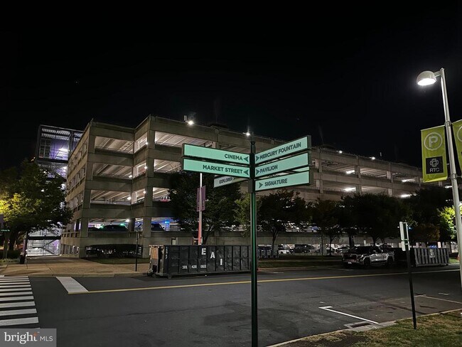 Building Photo - 1701 Lake Shore Crest Dr