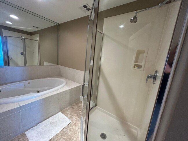 Building Photo - 521 W Beach Blvd