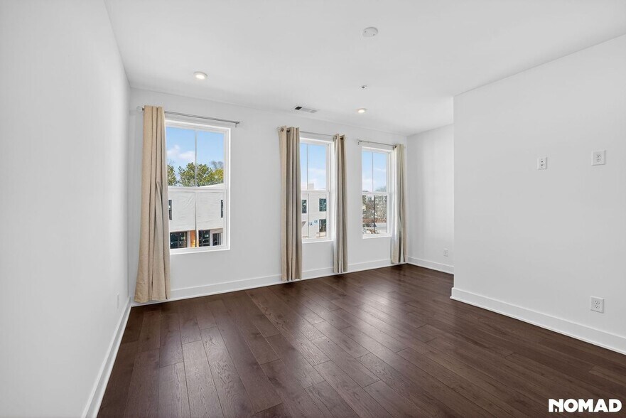 Building Photo - 201 New St