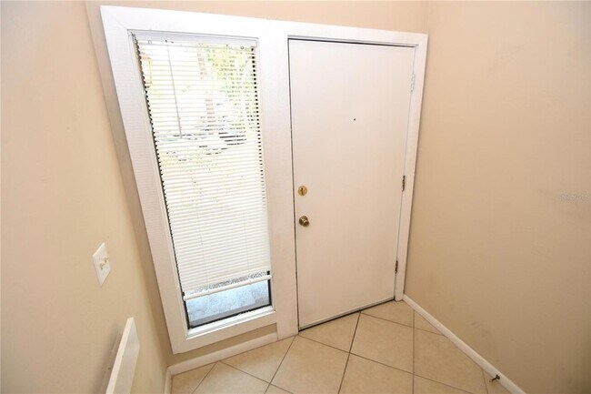 Building Photo - 6 Broadmore Cir