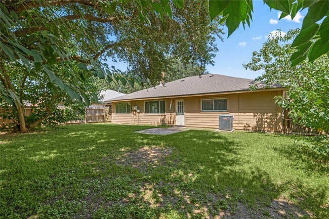Building Photo - 2603 Hollymist Dr
