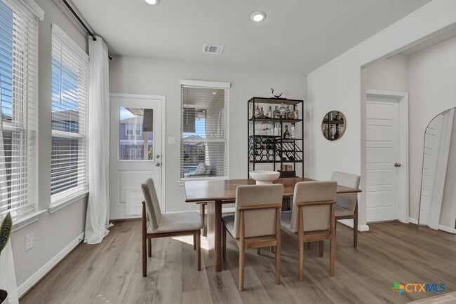 Building Photo - 816 Windflower