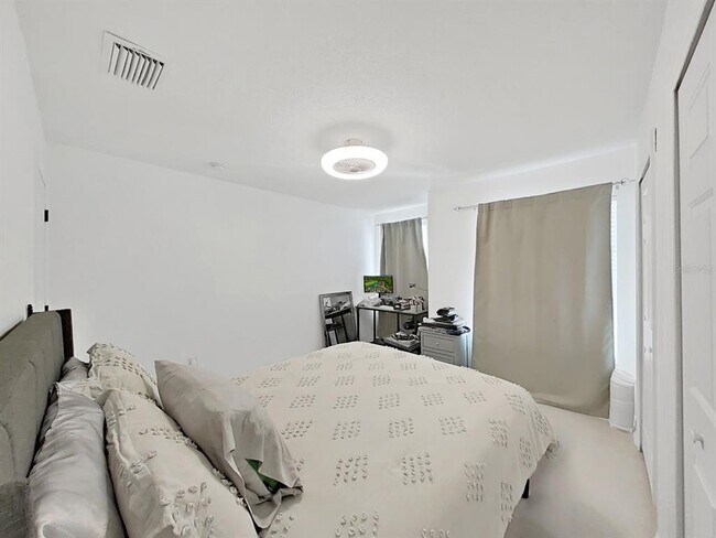 Building Photo - 18126 Paradise Point Dr