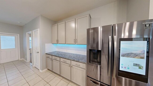 Building Photo - 7331 Parkview Dr