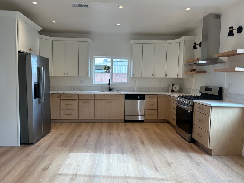 Kitchen - 4917 W Flight Ave