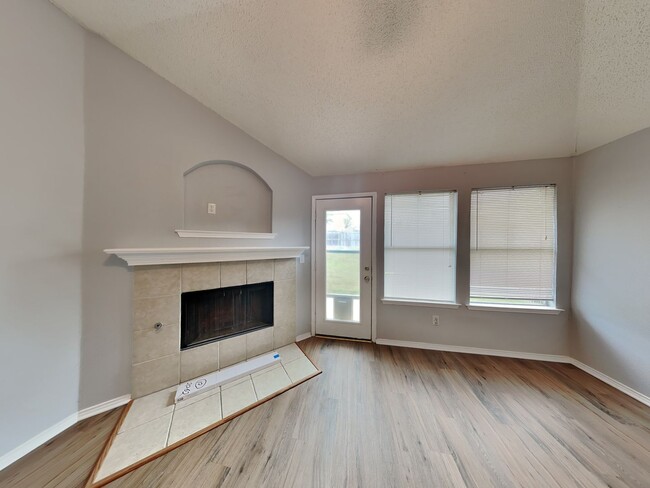 Building Photo - Lovely home in Lake Worth ISD!