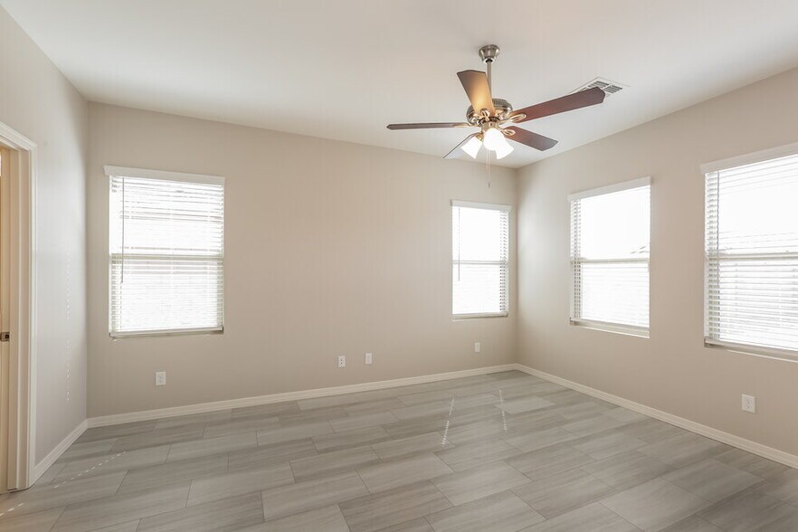 Building Photo - 37317 W Bello Ln