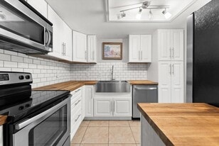 Building Photo - 1420 Lake Mango Way
