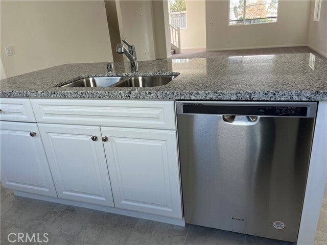 Building Photo - 913 E 2nd St