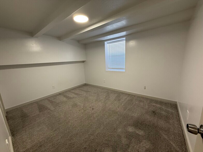 Building Photo - 1214 W 500 N