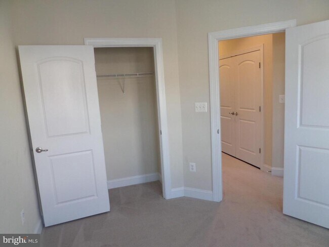 Building Photo - 15998 Greymill Manor Dr