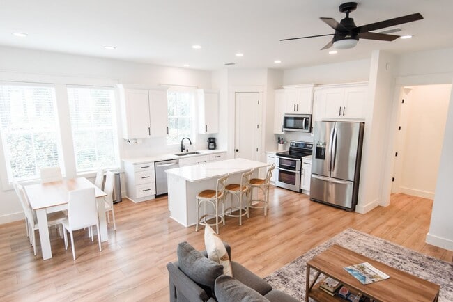 Building Photo - Elegant 4-Bedroom Home in Lakeside at Blue...