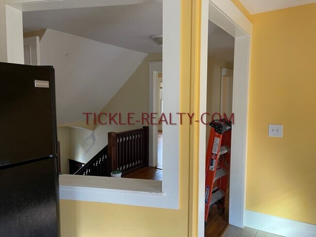 Building Photo - 37-37 Wellesley St