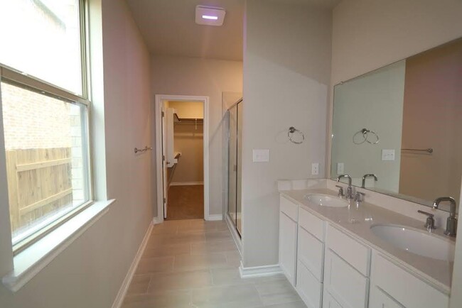 Building Photo - 221 Papaya Dr