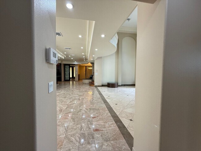 Building Photo - 466 Portlock Rd