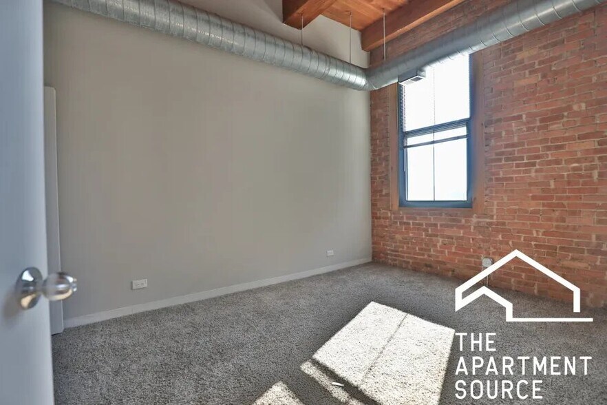 Building Photo - 1545 S State St