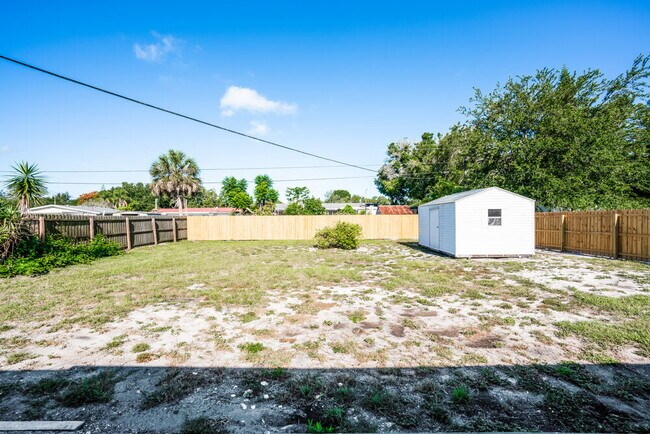 Building Photo - 5106 19th St W