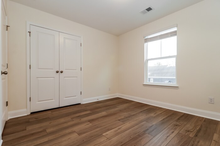 Building Photo - 1124 River Rd