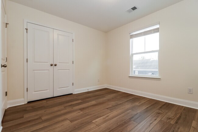 Building Photo - Modern 4 Bedroom in Hanahan