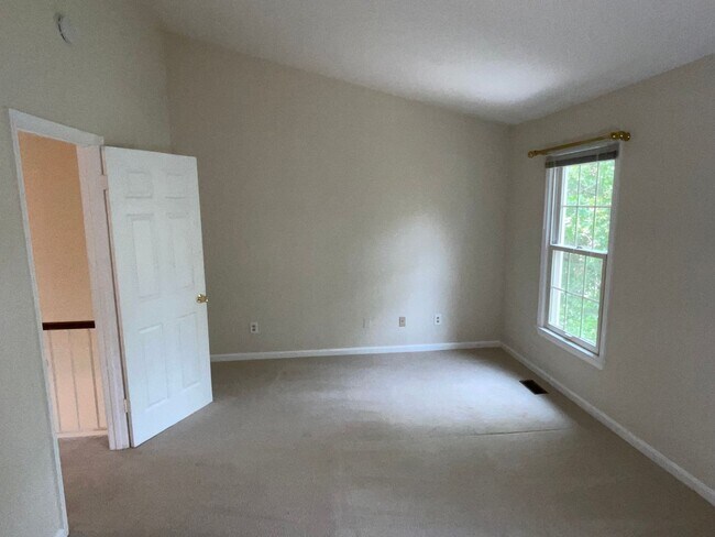 Building Photo - 1311 Templeton Pl