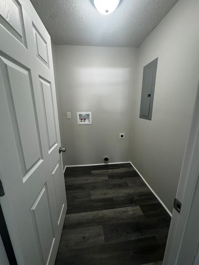 Building Photo - Brand new renovated home in Gallatin 4 bed...