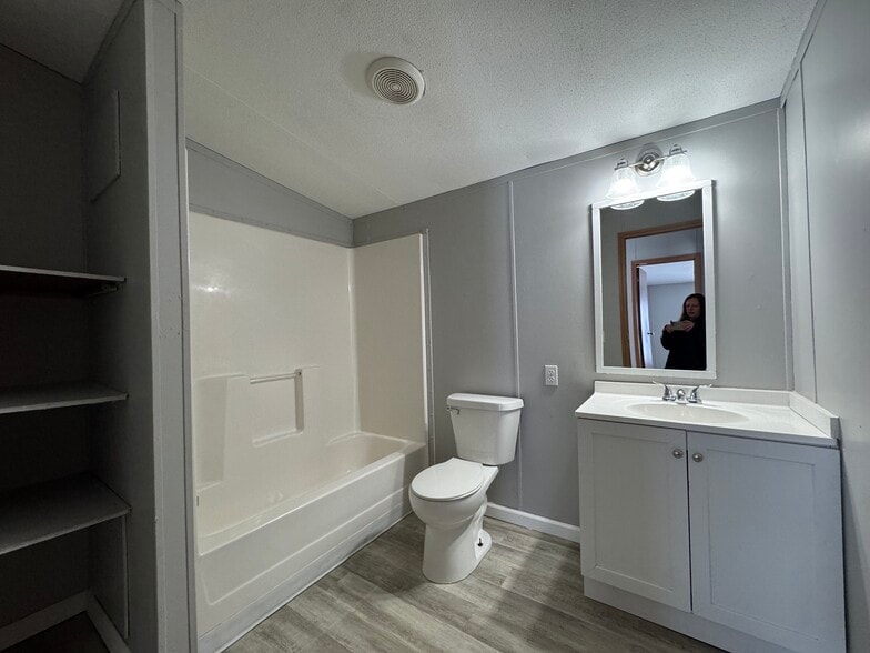 Building Photo - 4237 Daffodil Cir