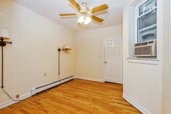 Building Photo - 207 14th St