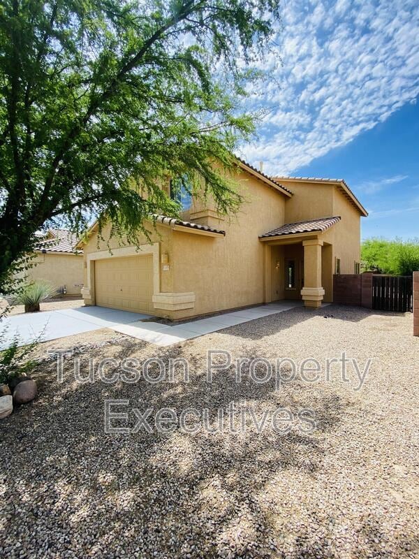 Building Photo - 11879 W Fontenelle Dr